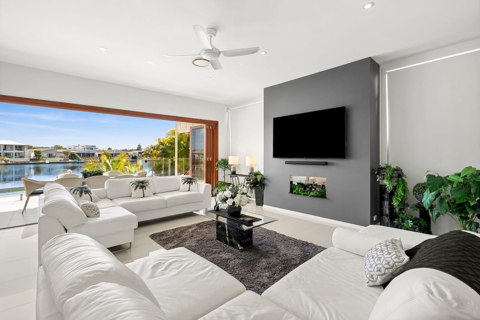 Experience Luxury Living in Pelican Waters
