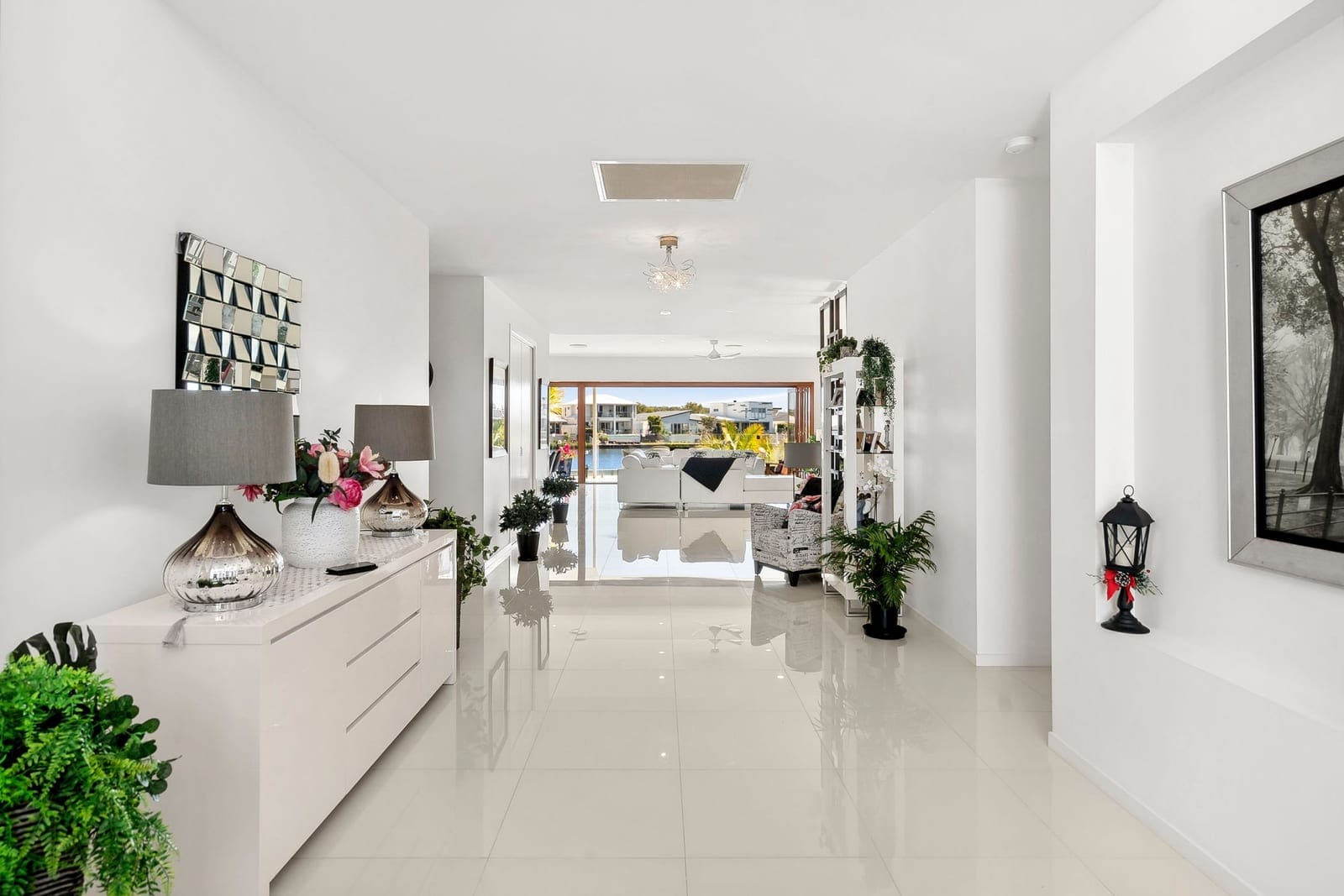 Experience Luxury Living in Pelican Waters