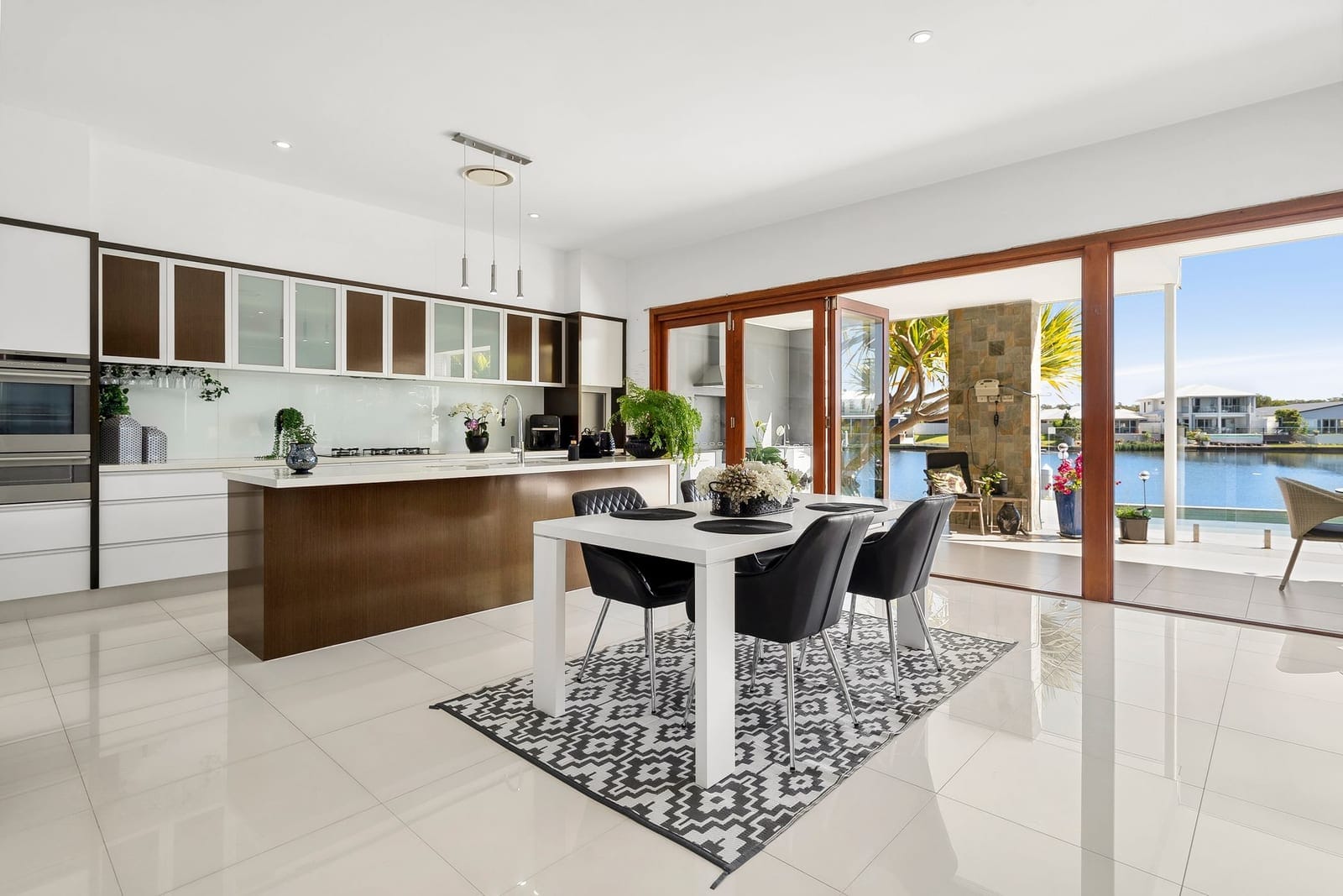 Experience Luxury Living in Pelican Waters