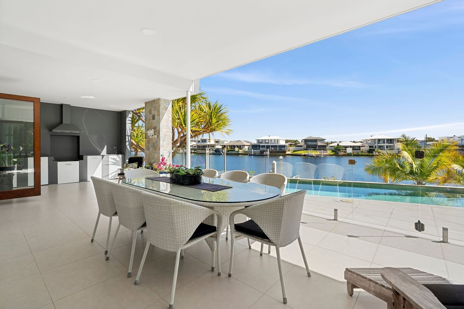 Experience Luxury Living in Pelican Waters
