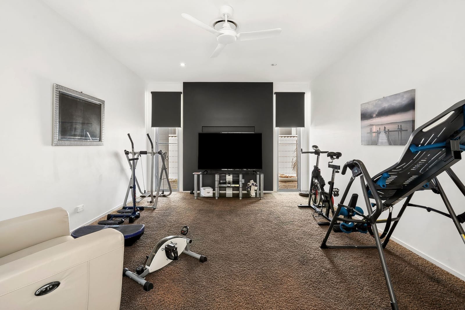 Experience Luxury Living in Pelican Waters