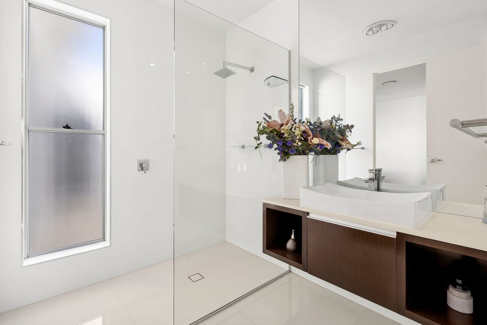 Experience Luxury Living in Pelican Waters