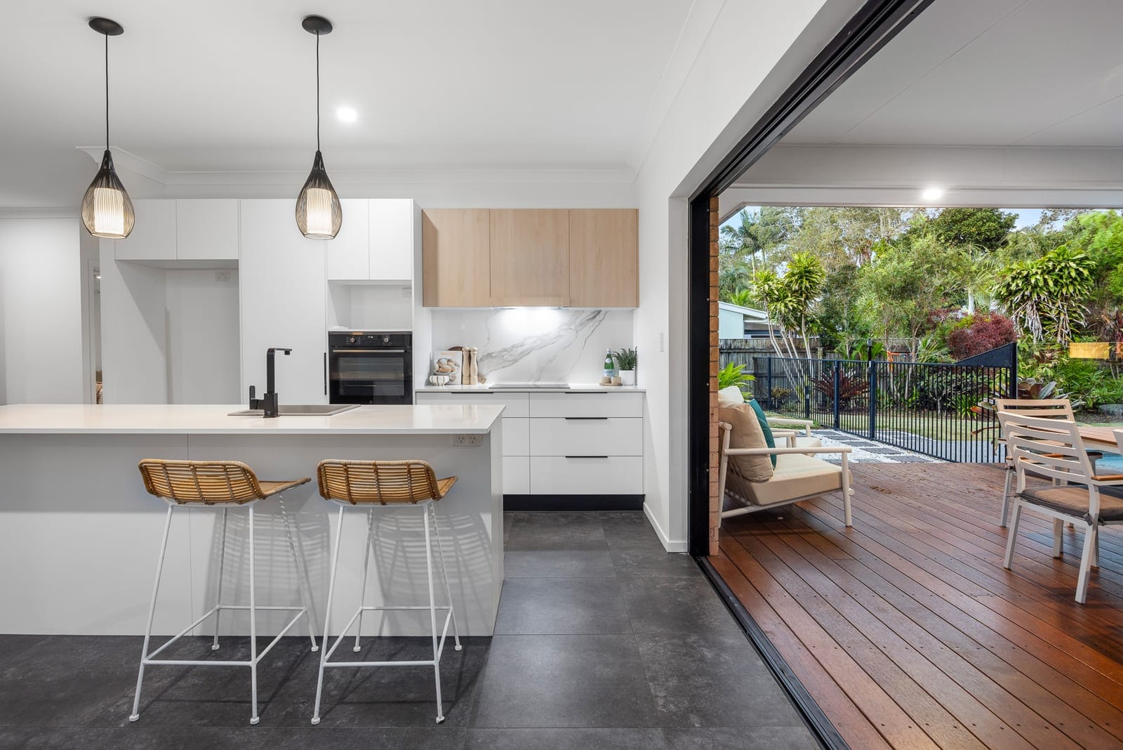 Contemporary Style, Alfresco Living Near The Beach