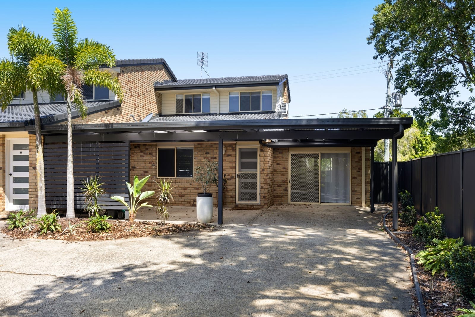 Stylish Coastal Duplex Boasting Modern Comfort And Convenience