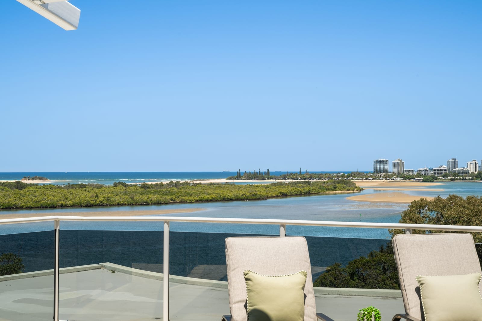 Exceptional Penthouse - Will be Sold!