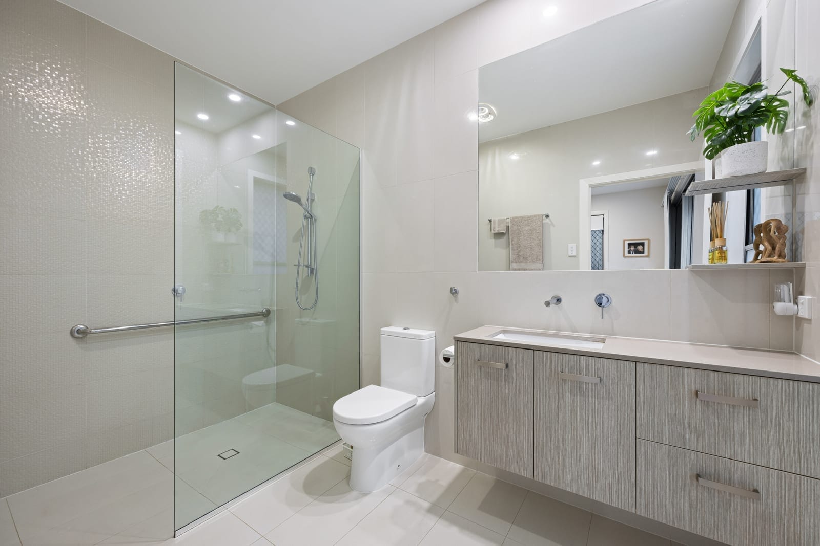 Luxury Duplex - Walking Distance to Everywhere