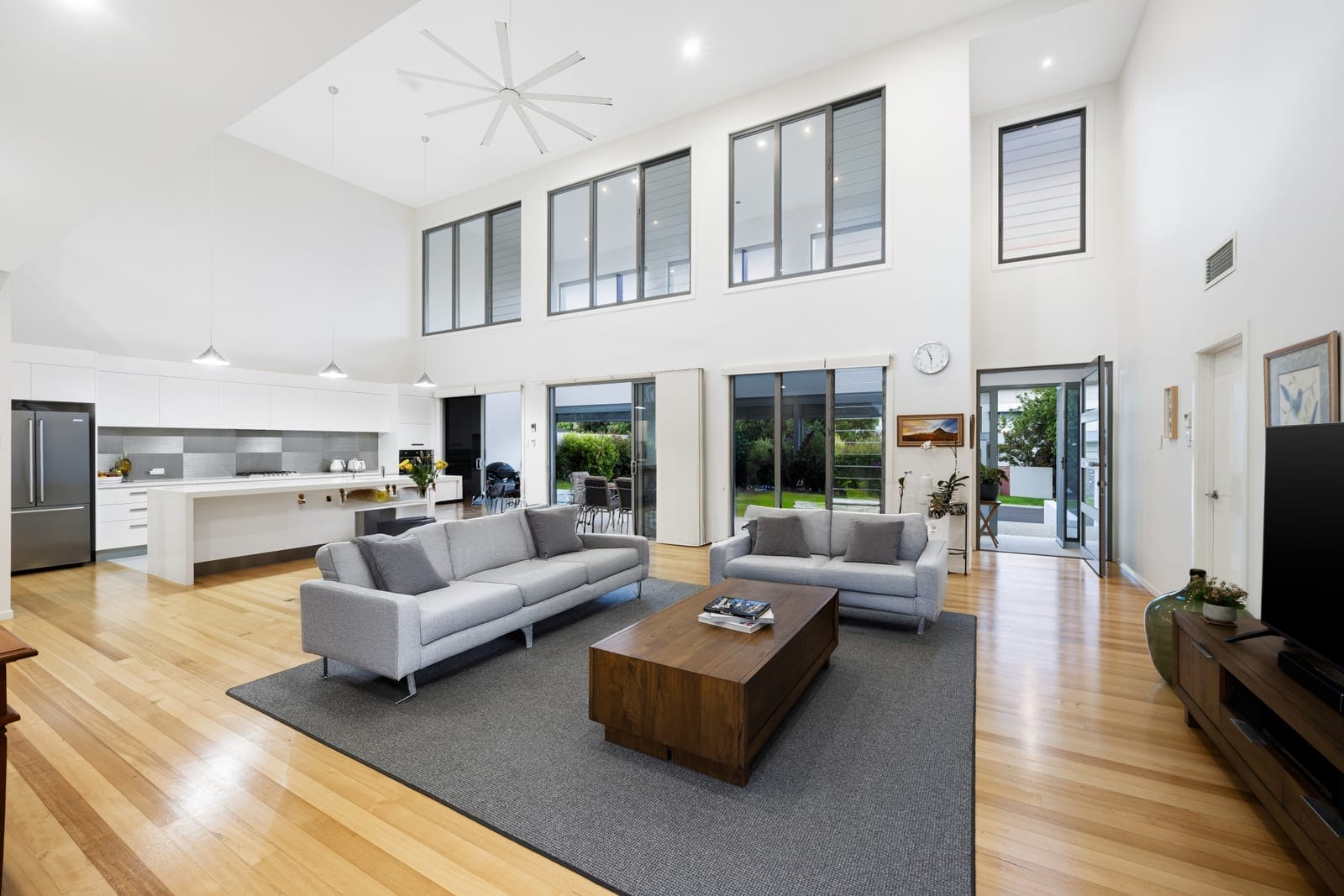 Luxury Duplex - Walking Distance to Everywhere