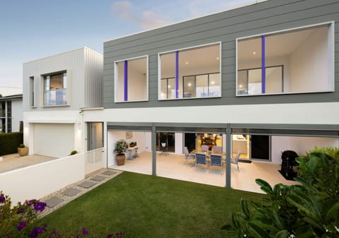 Luxury Duplex - Walking Distance to Everywhere