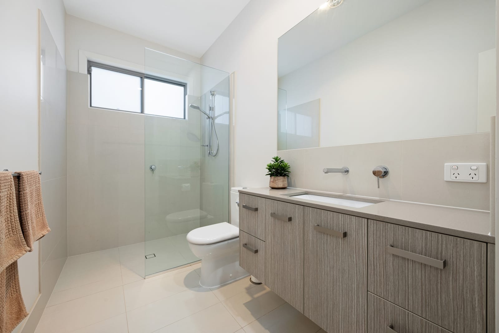Luxury Duplex - Walking Distance to Everywhere
