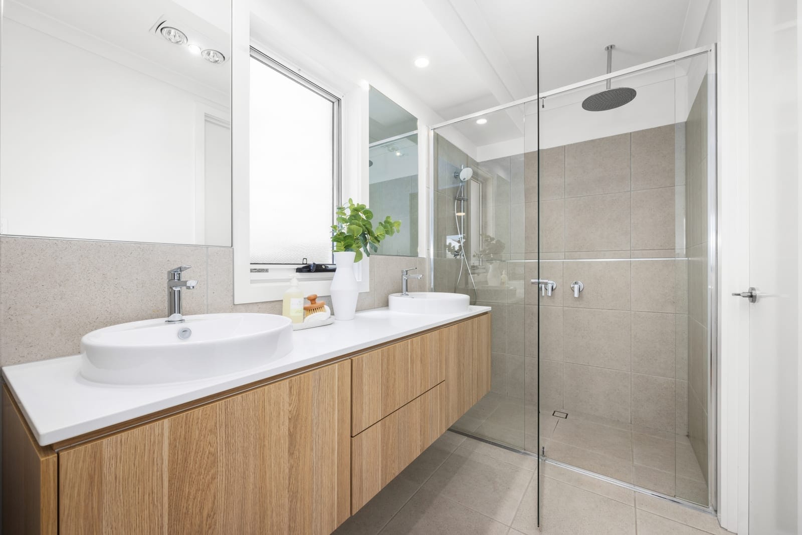 Perfectly Presented Family Home, Huge Block, Side Access
