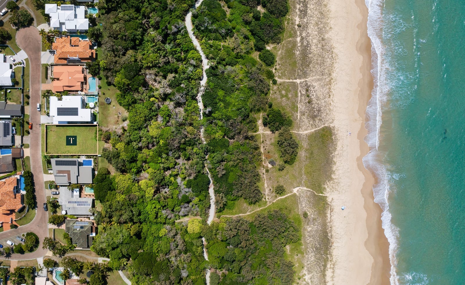 Vacant 700m2: Absolute Beachfront