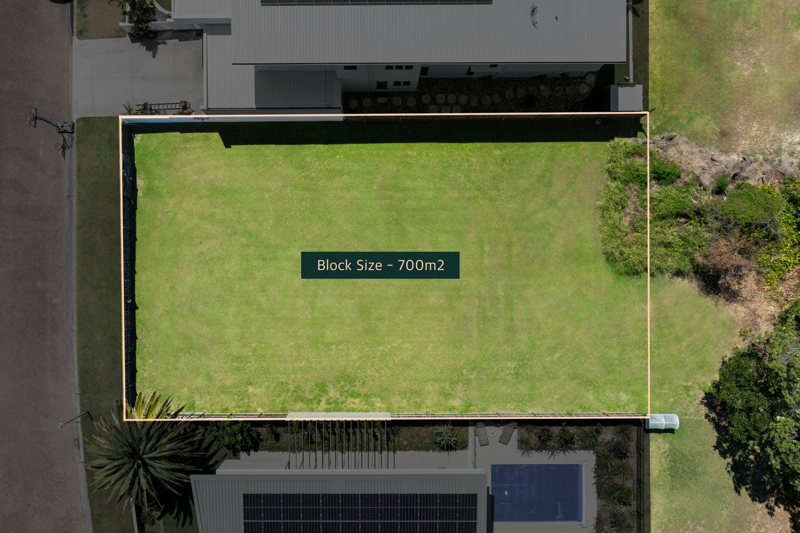 Vacant 700m2: Absolute Beachfront