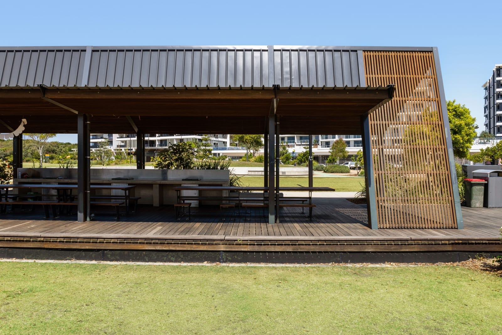 Vacant 700m2: Absolute Beachfront