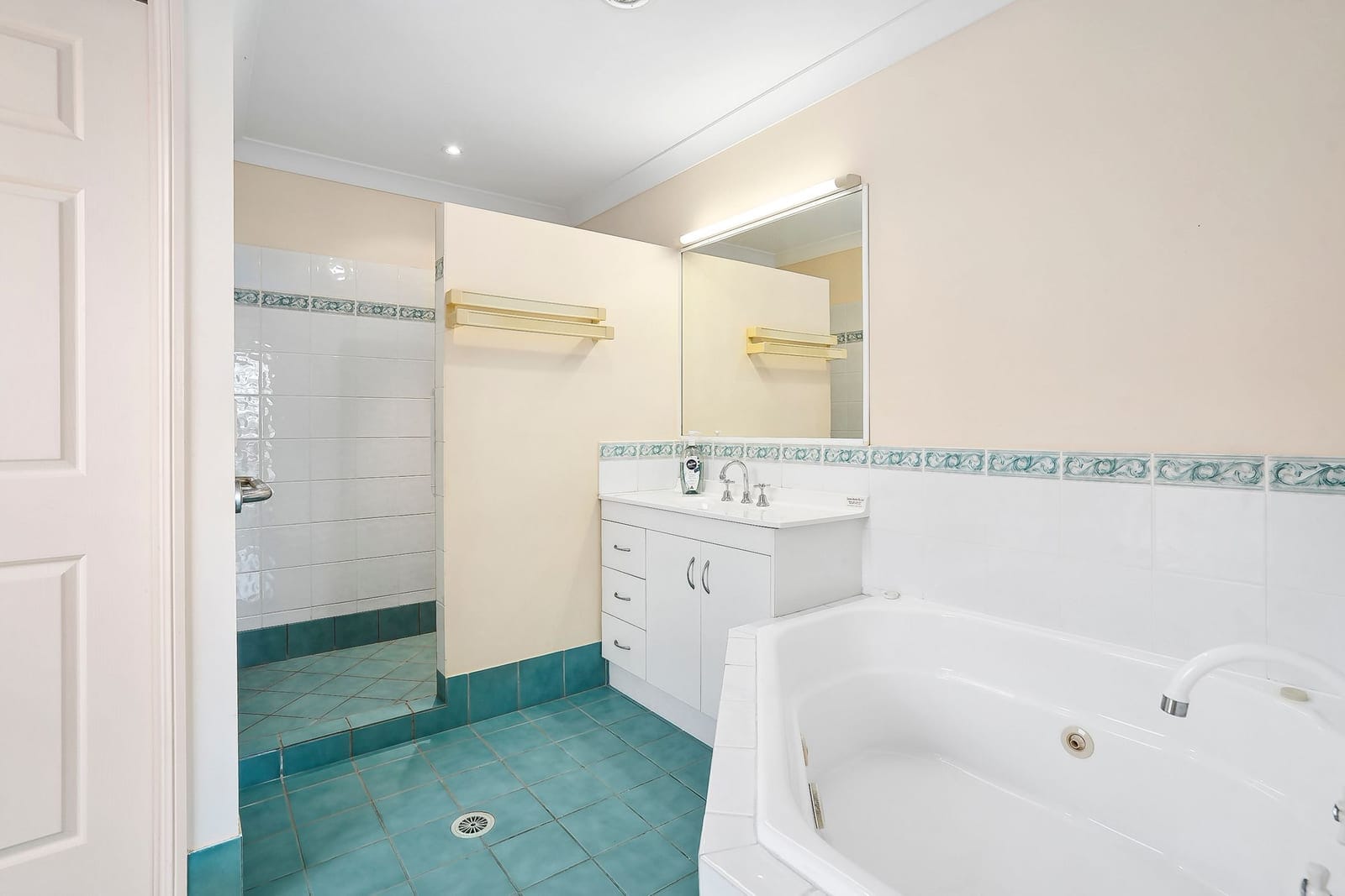 Endless Possibilities in a Coveted Waterfront Location – Make It Yours!