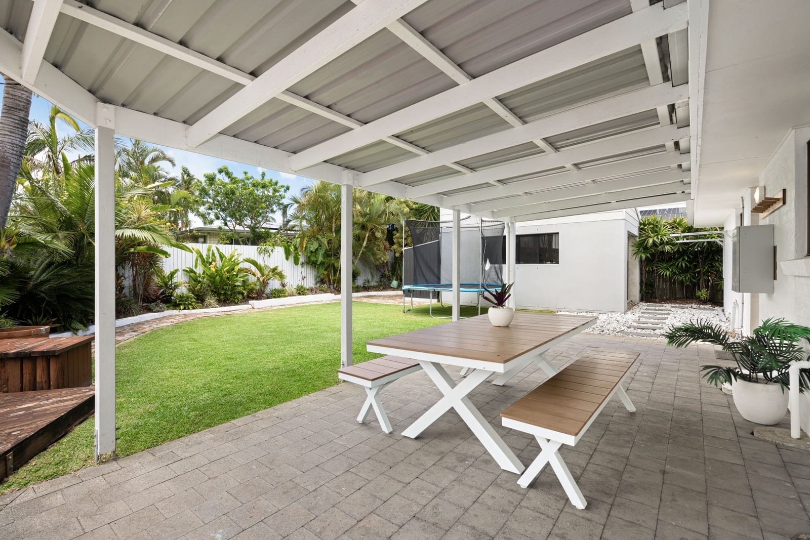 Beachside Charm In Premium Coastal Location