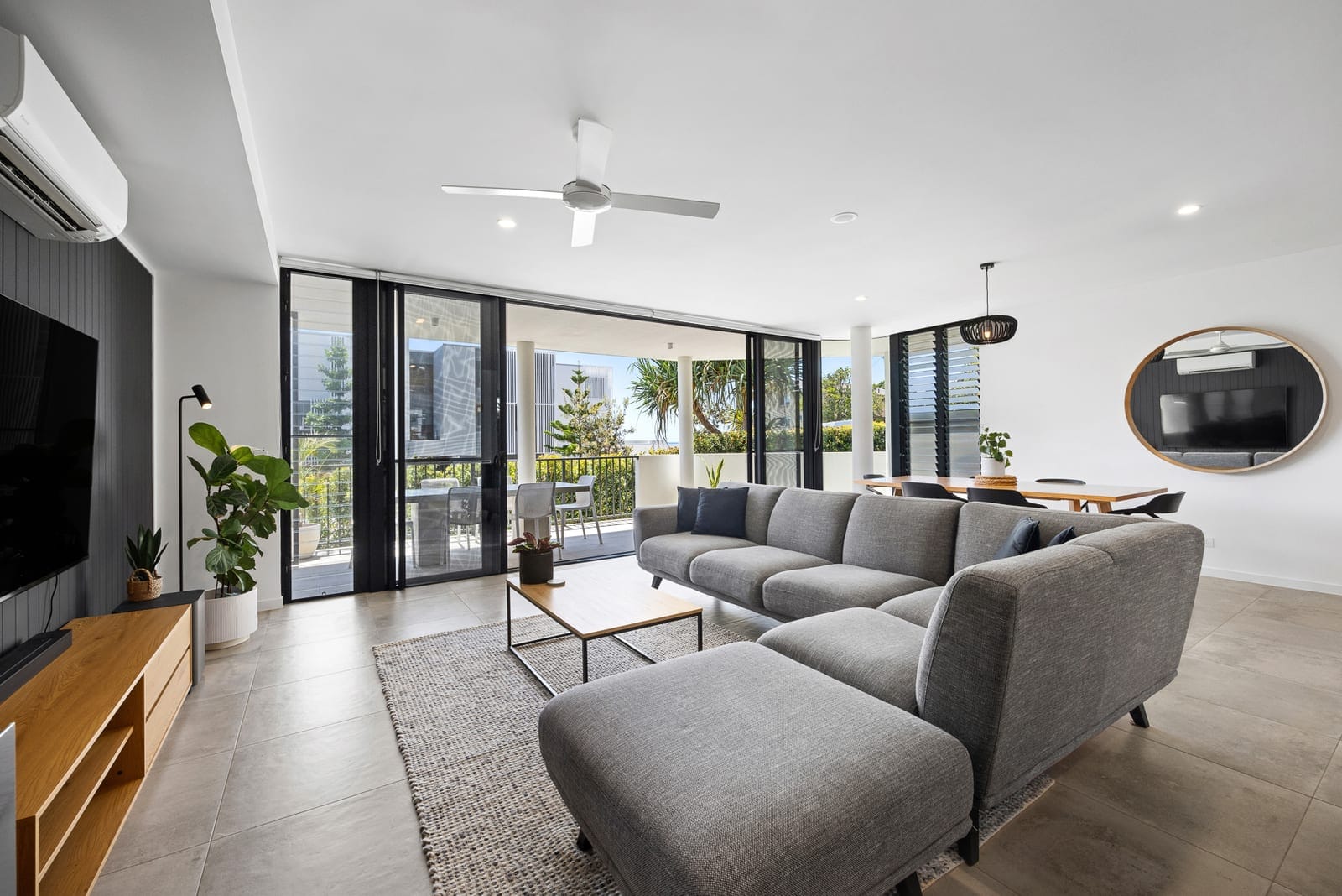 Immaculate Modern Apartment in Premium Location