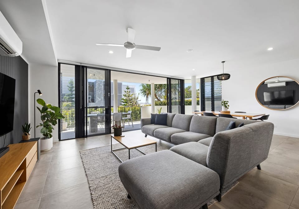 Immaculate Modern Apartment in Premium Location