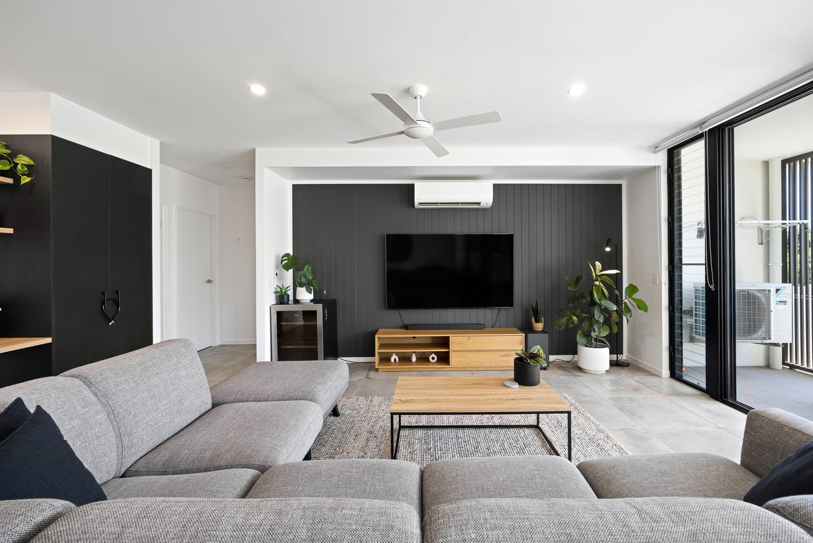 Immaculate Modern Apartment in Premium Location
