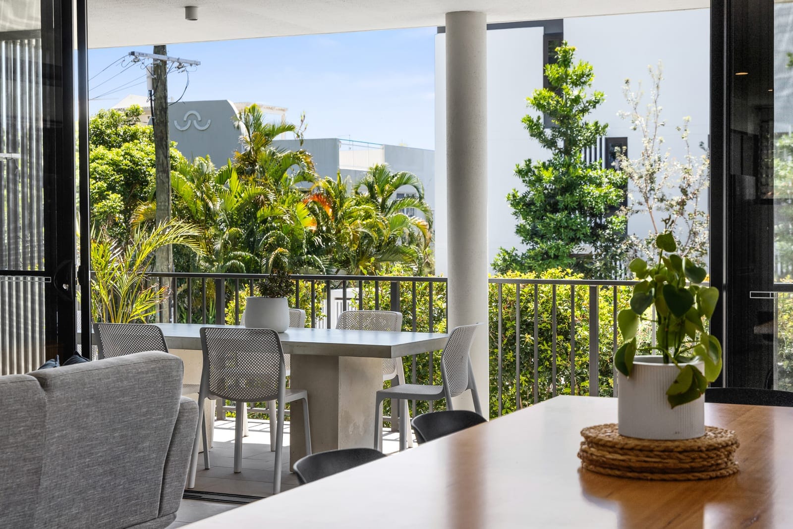 Immaculate Modern Apartment in Premium Location