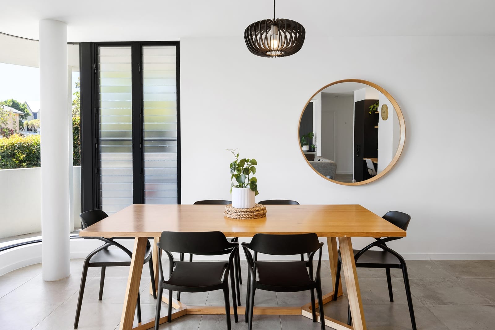 Immaculate Modern Apartment in Premium Location