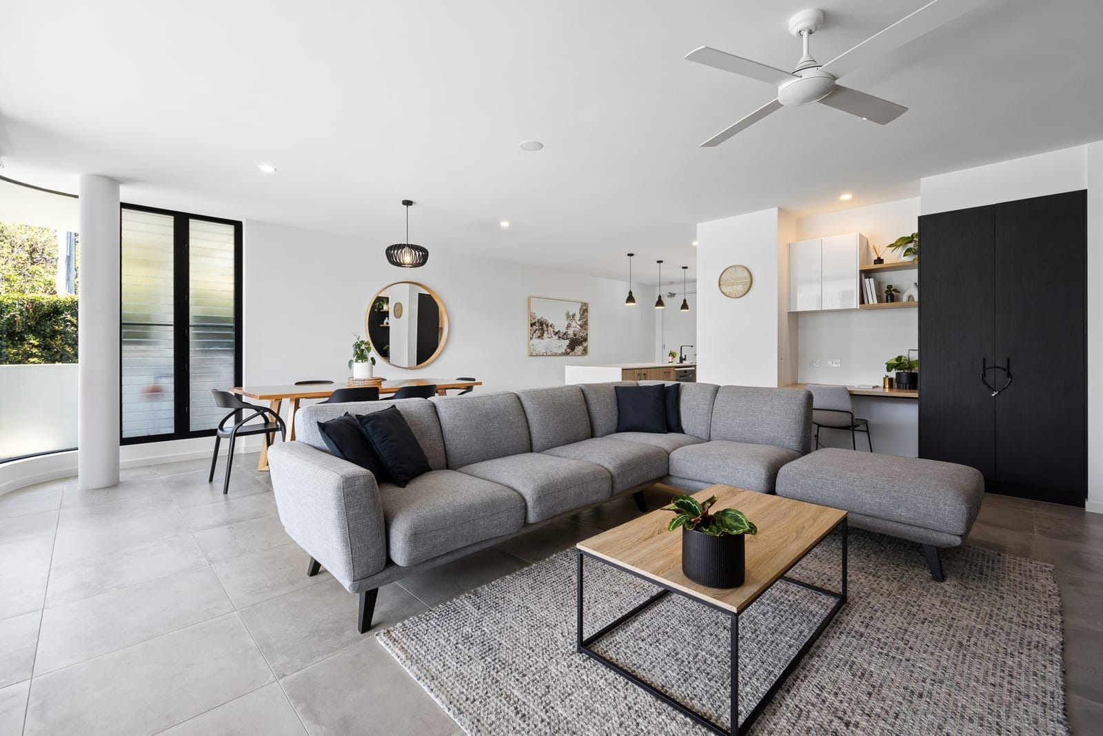 Immaculate Modern Apartment in Premium Location