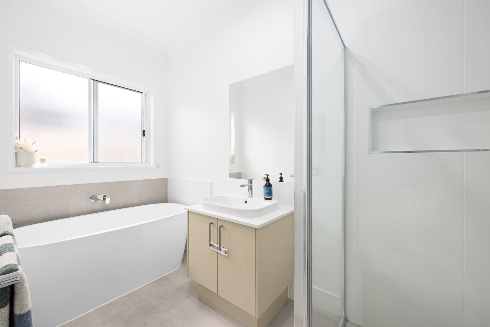Relaxed Modern Living: Impeccably Presented
