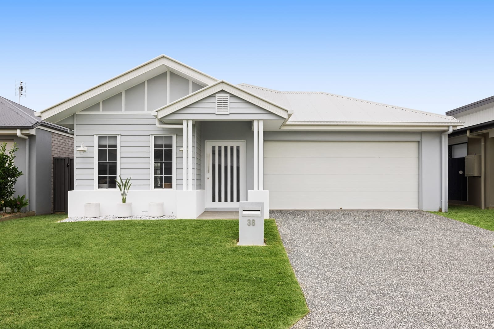 Relaxed Modern Living: Impeccably Presented