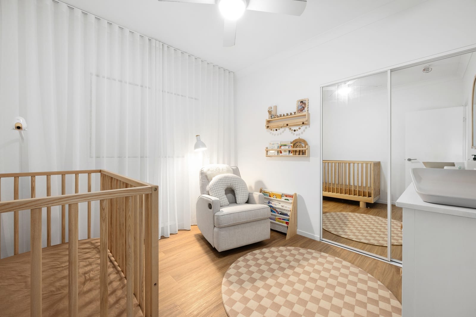 Relaxed Modern Living: Impeccably Presented