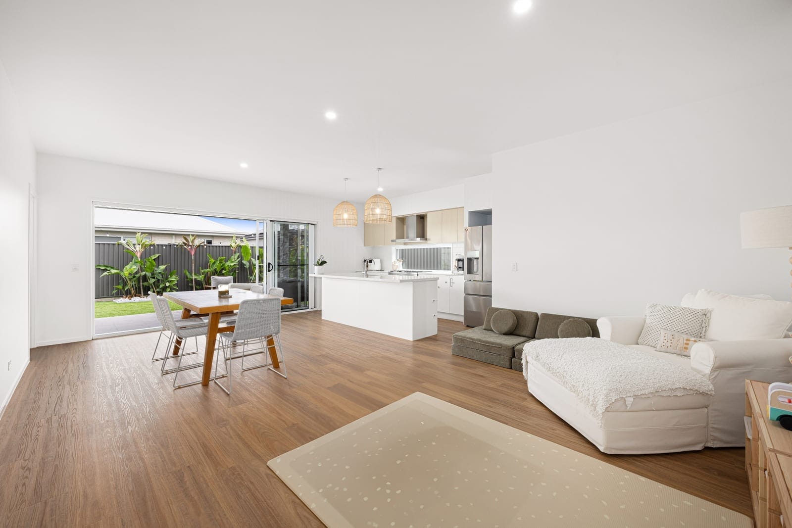 Relaxed Modern Living: Impeccably Presented
