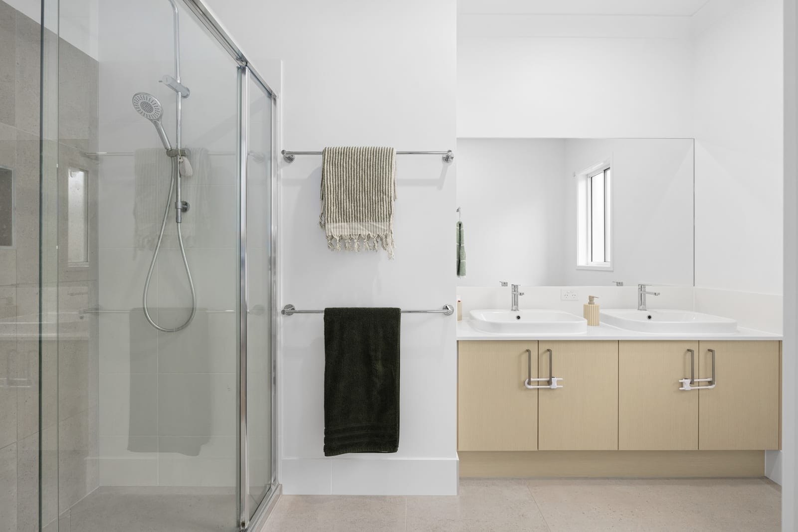 Relaxed Modern Living: Impeccably Presented