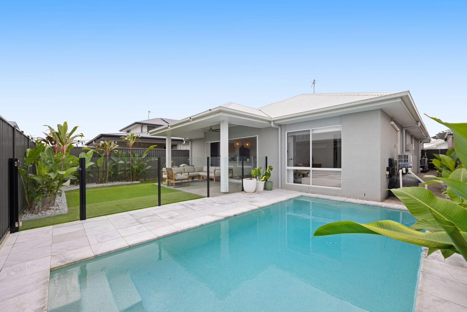 Relaxed Modern Living: Impeccably Presented