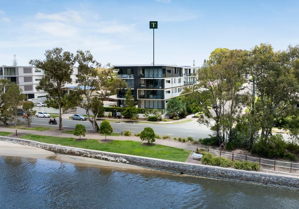North Facing, Boutique Riverfront Living