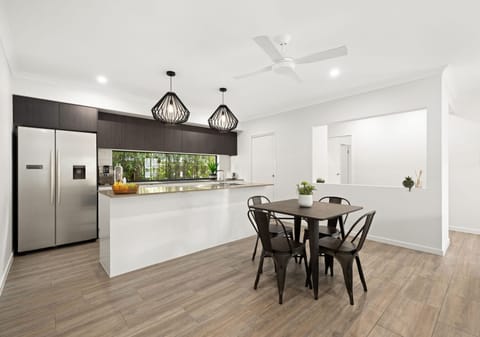 New Year, New Home: Cocktails by the Pool? Yes Please!