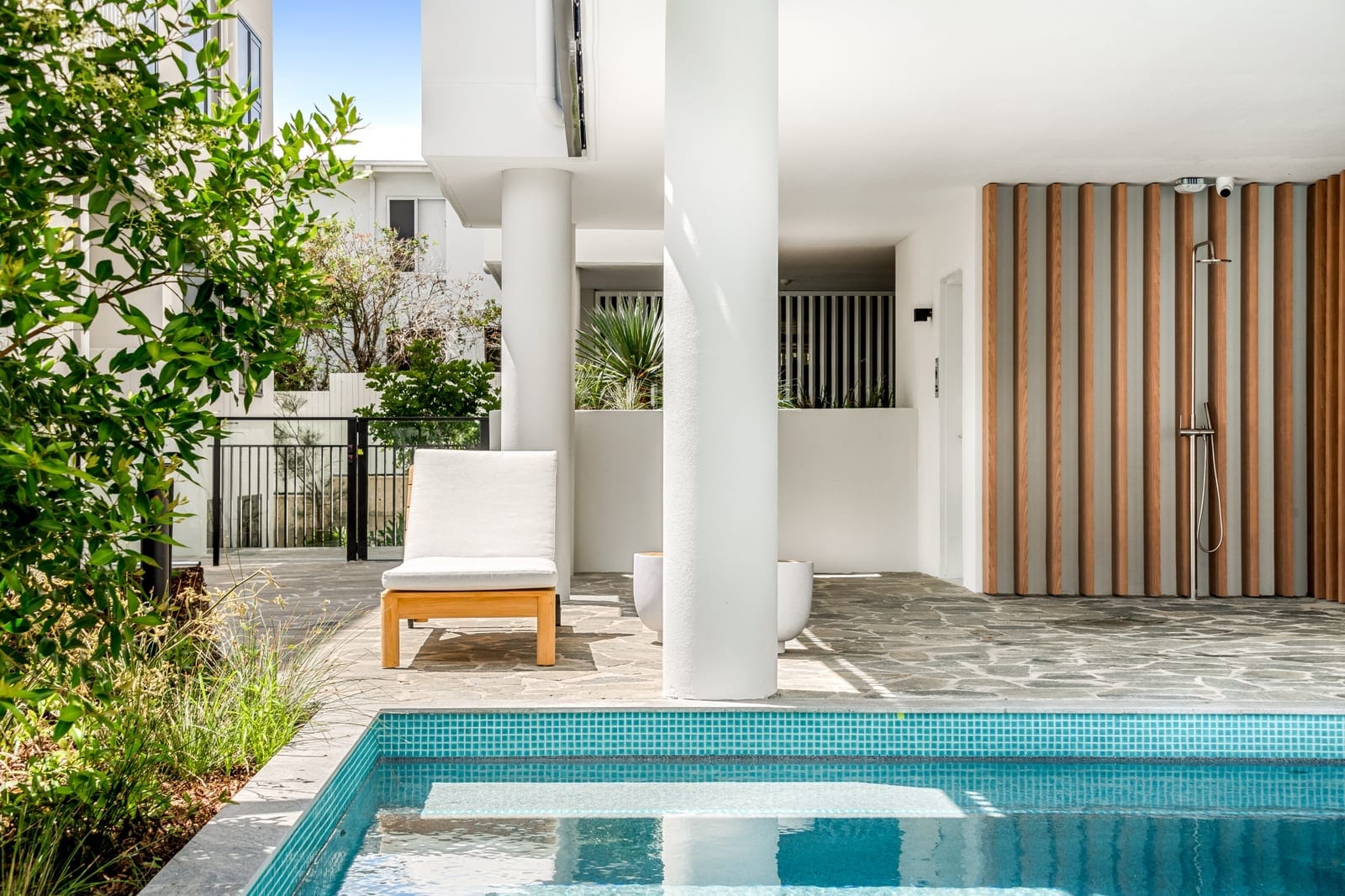Bayside Elegance: Footsteps to Sand