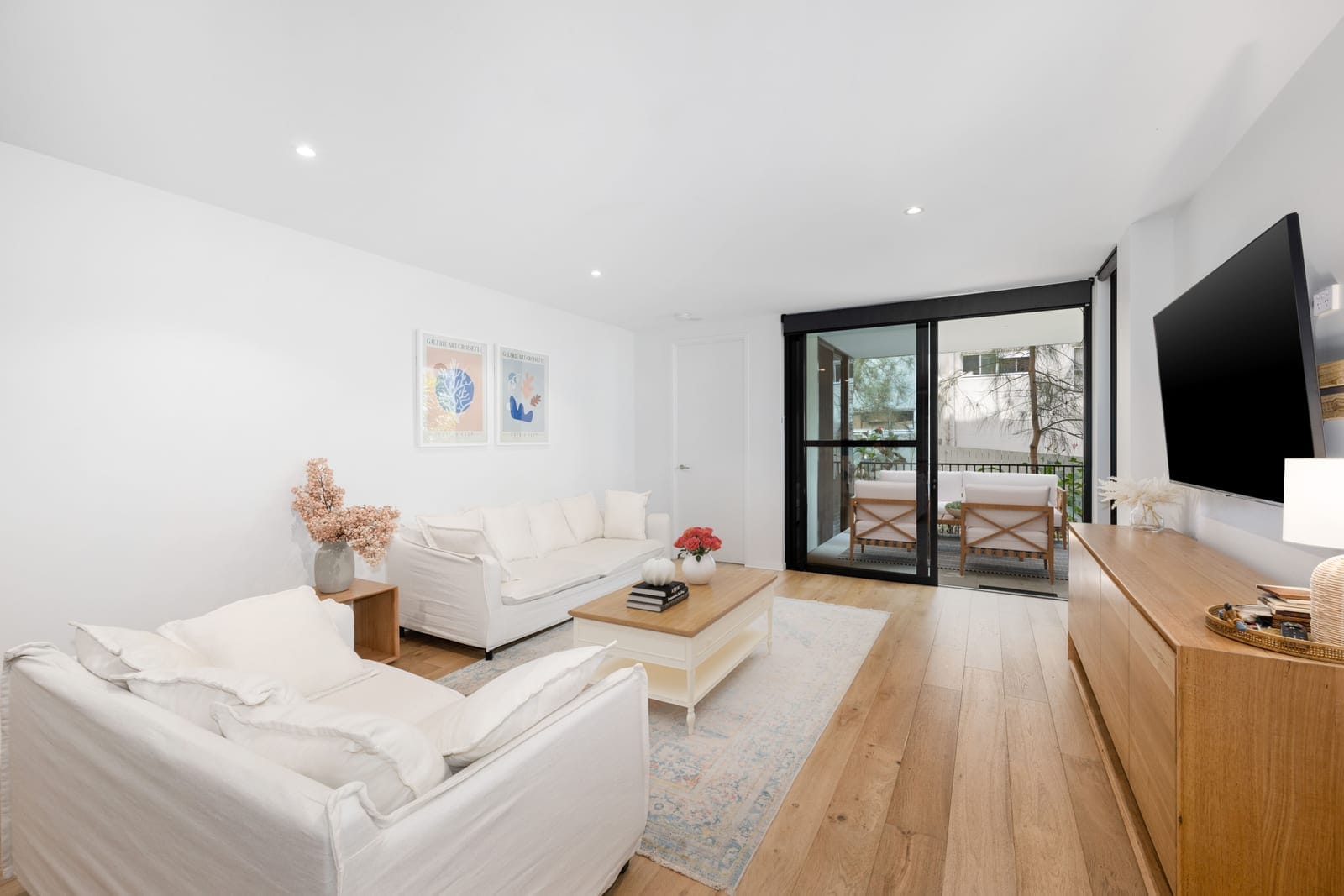 Bayside Elegance: Footsteps to Sand