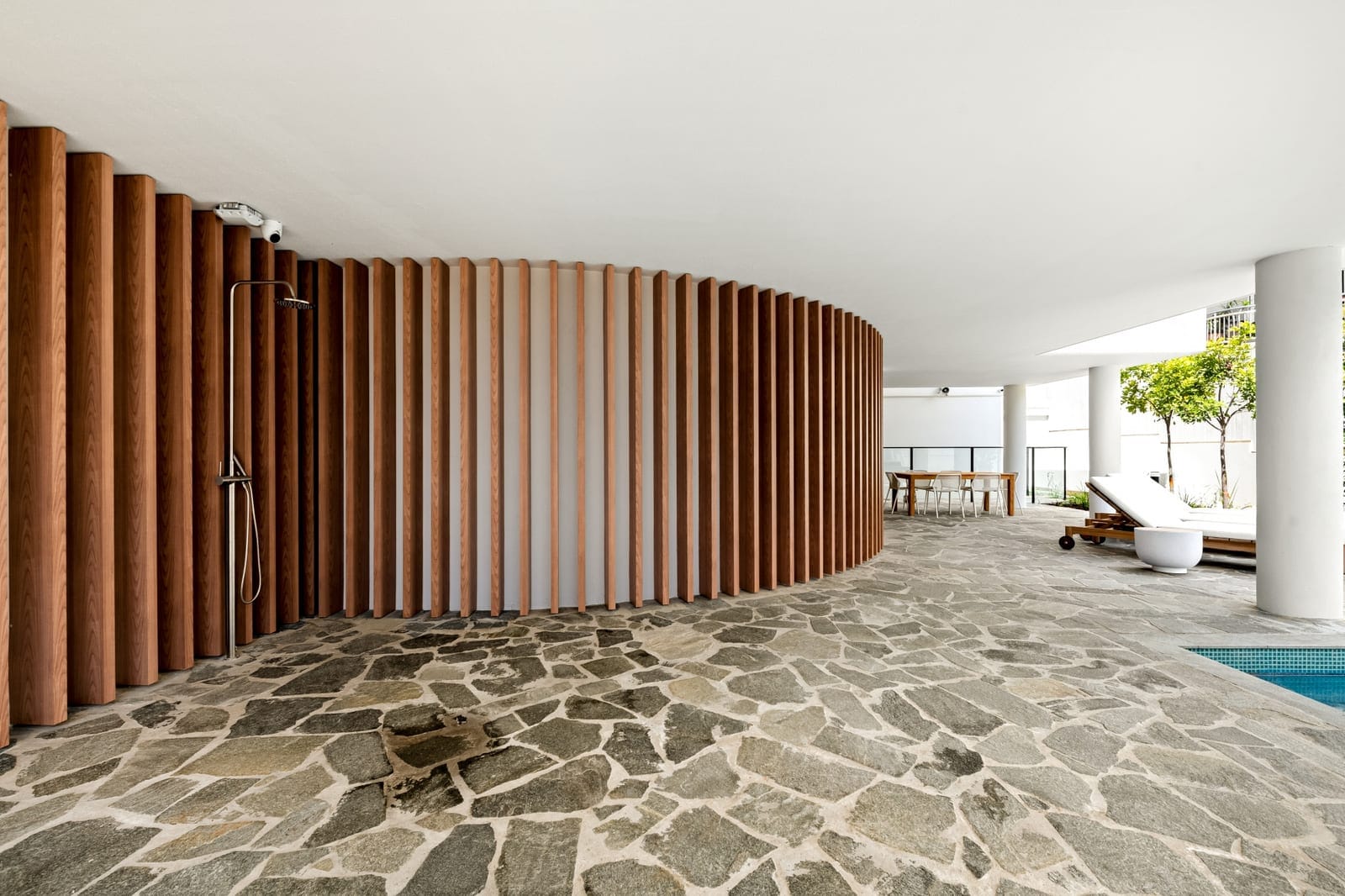 Bayside Elegance: Footsteps to Sand