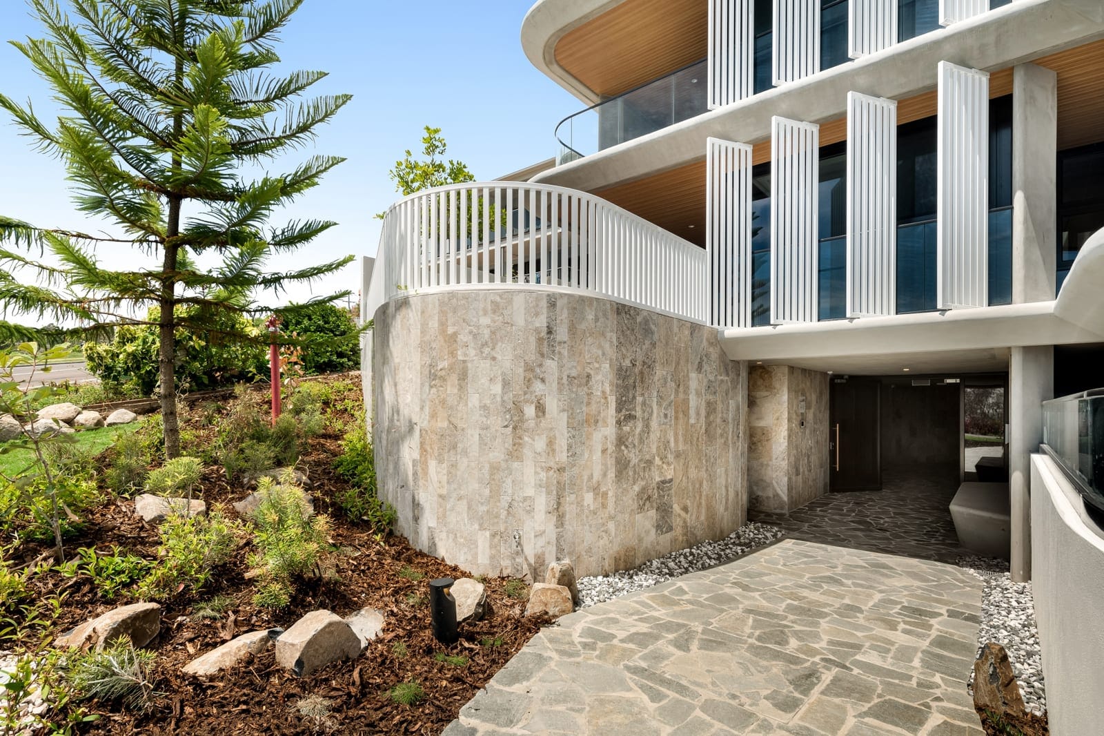 Bayside Elegance: Footsteps to Sand
