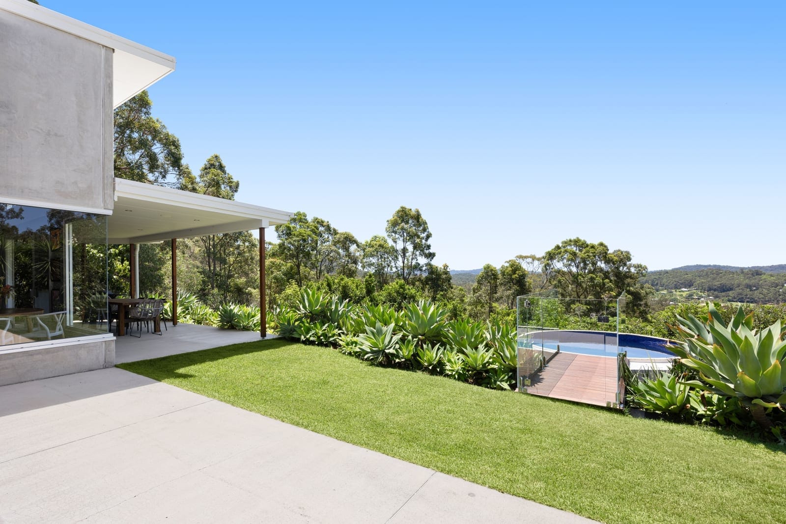 Designer Dual Living: Acreage Luxe with Views!