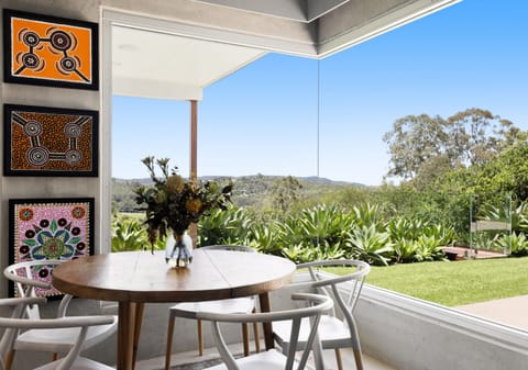 Designer Dual Living: Acreage Luxe with Views!