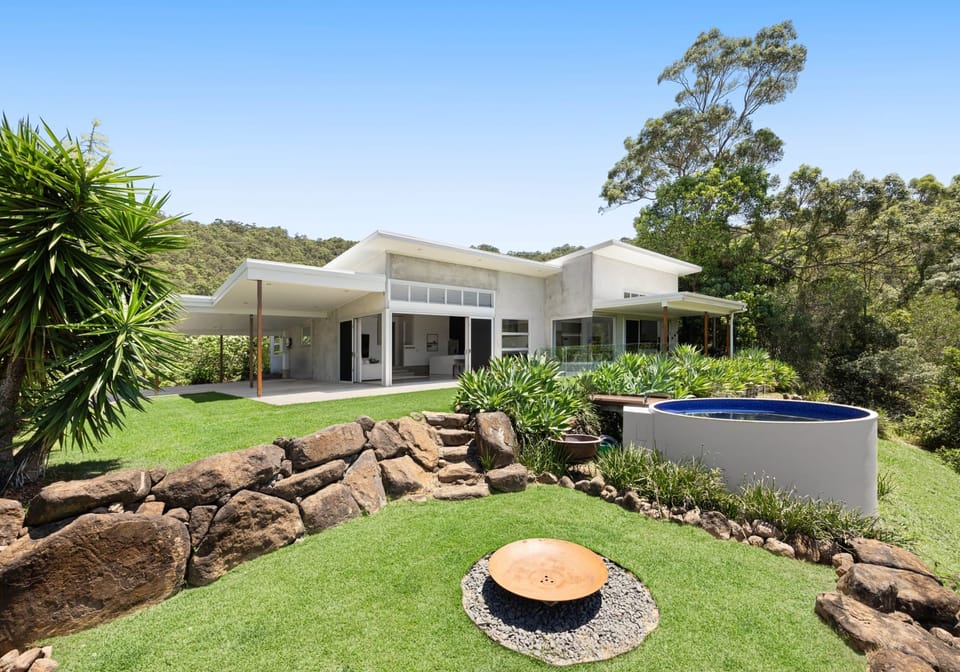 Designer Dual Living: Acreage Luxe with Views!