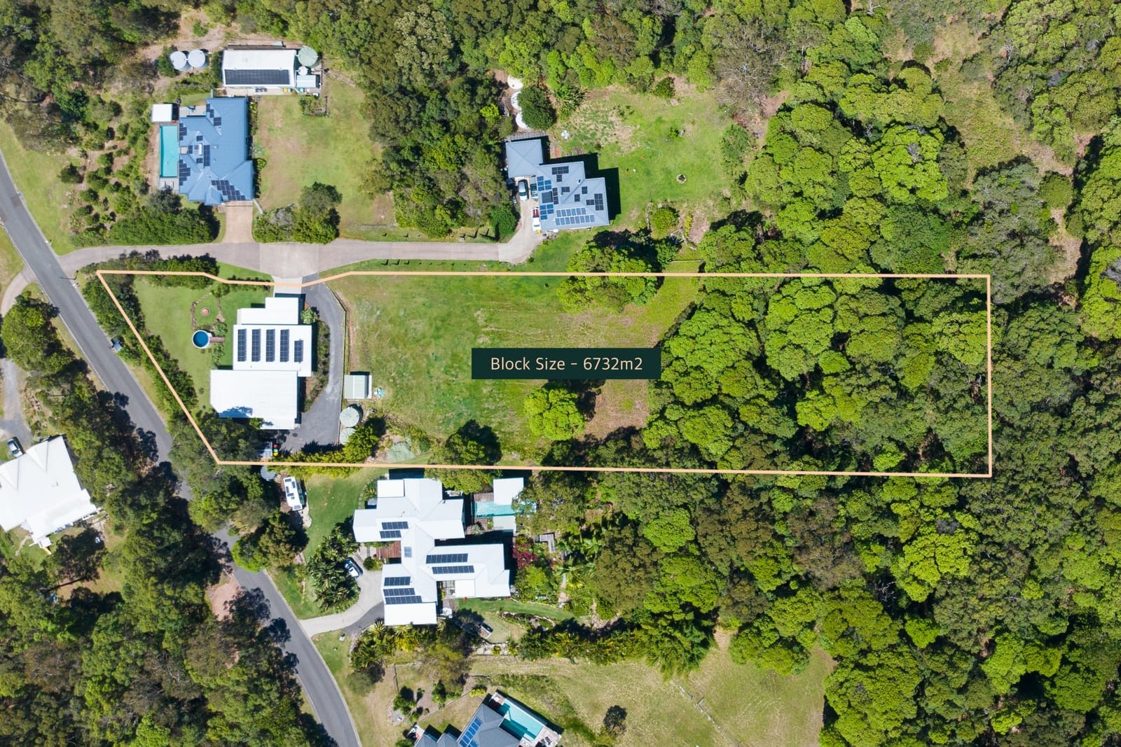 Designer Dual Living: Acreage Luxe with Views!