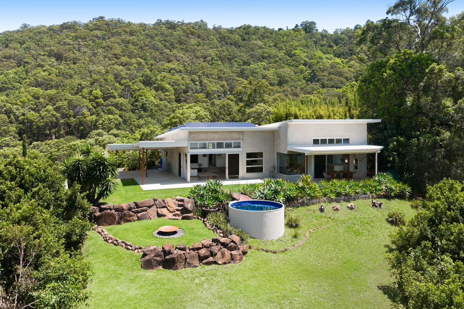 Designer Dual Living: Acreage Luxe with Views!