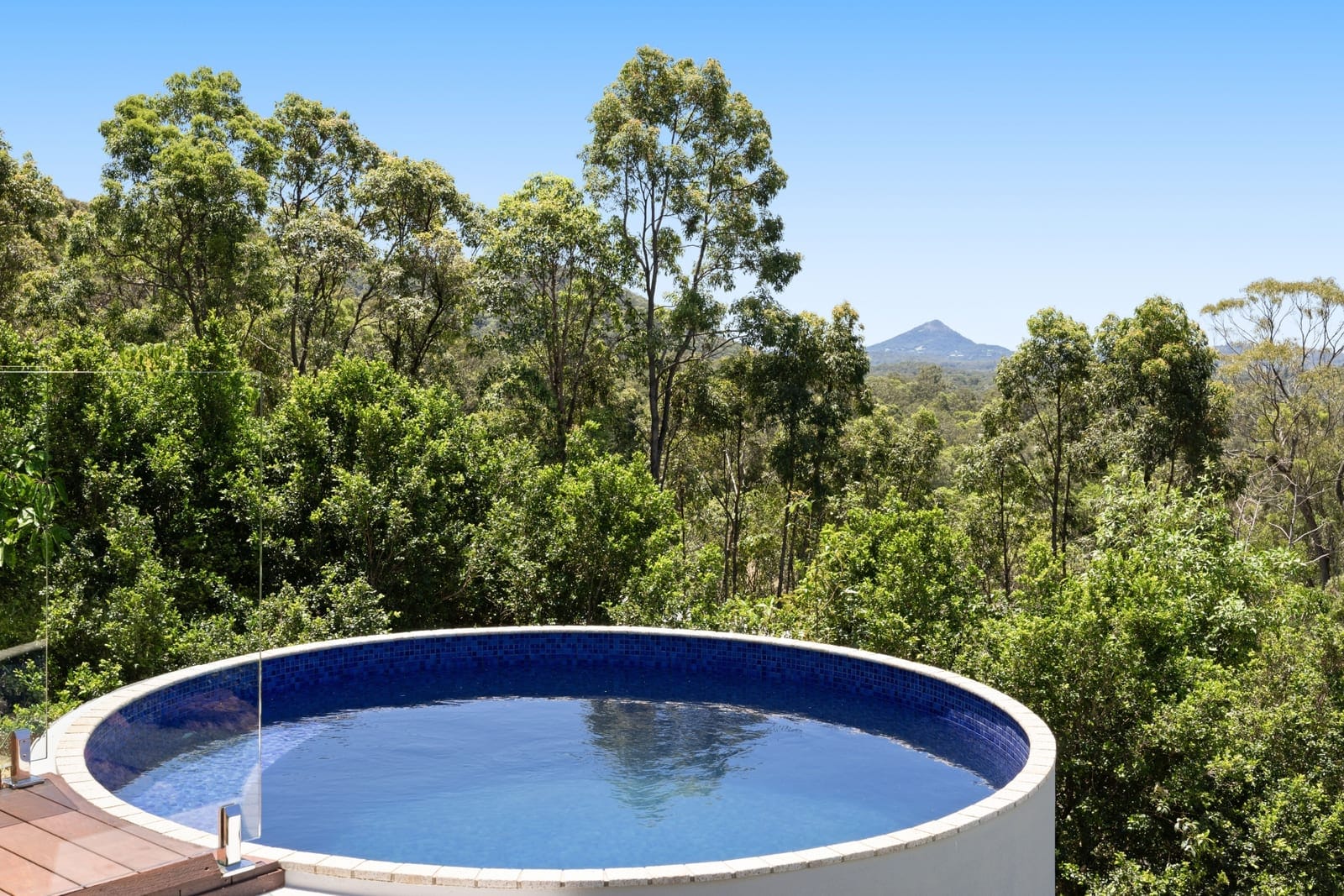 Designer Dual Living: Acreage Luxe with Views!