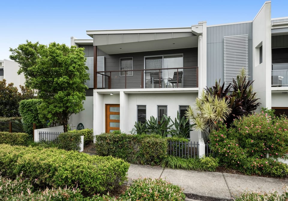 Effortless Coastal Living: Elegance Meets Everyday Convenience