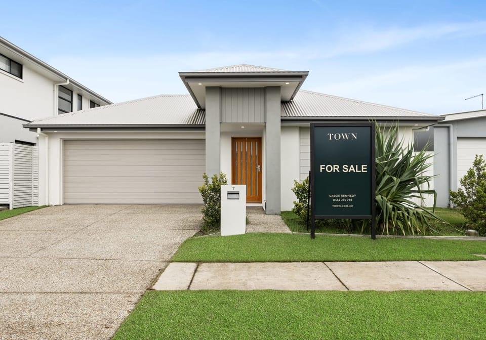 SOLD by Team Cassie Kennedy!