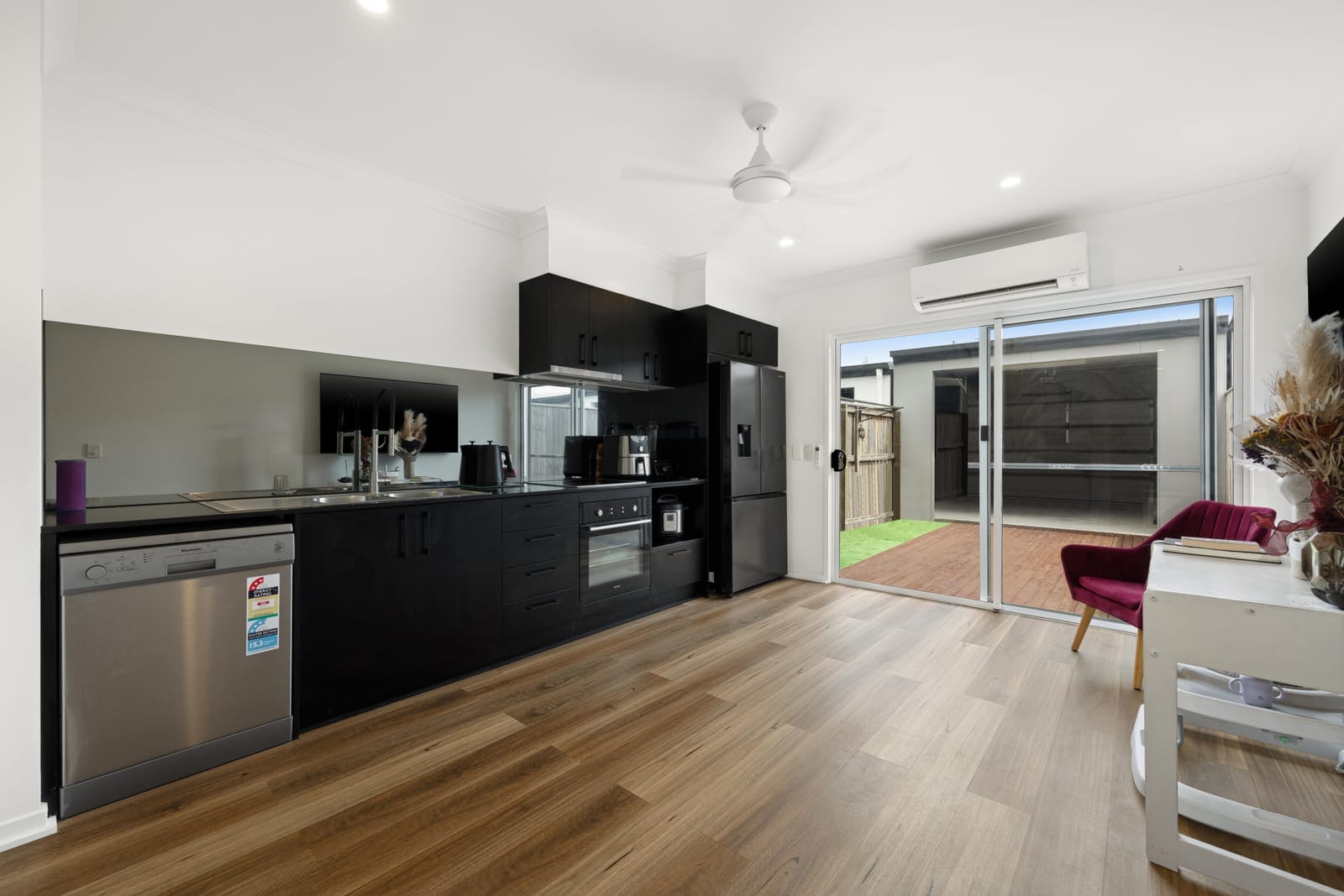 Smart Investment or Ideal First Home: A Property with Endless Potential!