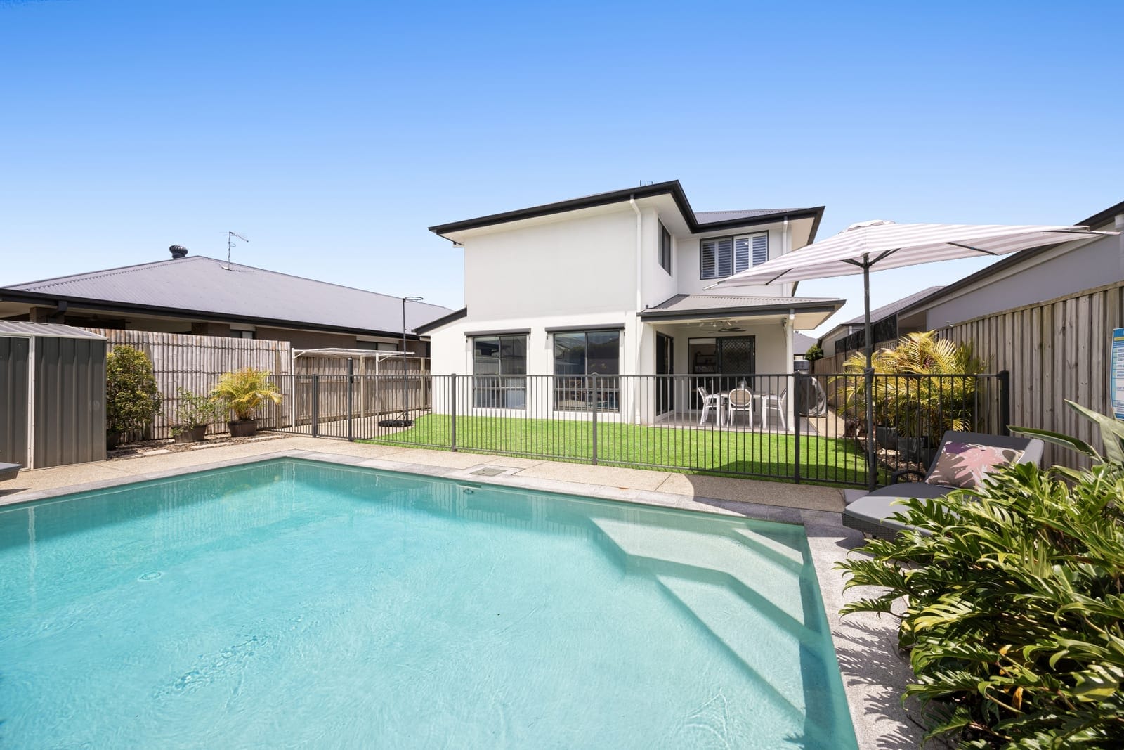 Grand Spacious Family Entertainer + Large Swimming Pool!