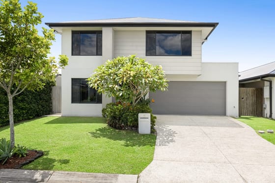 Grand Spacious Family Entertainer + Large Swimming Pool!