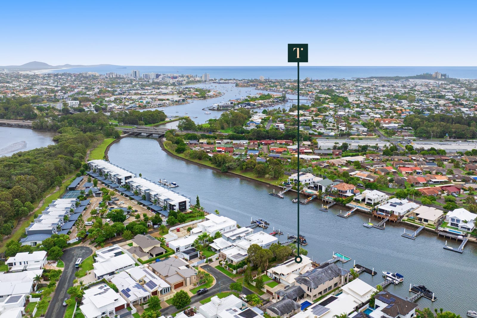 18m River Frontage: North East Waterfront Entertainer!