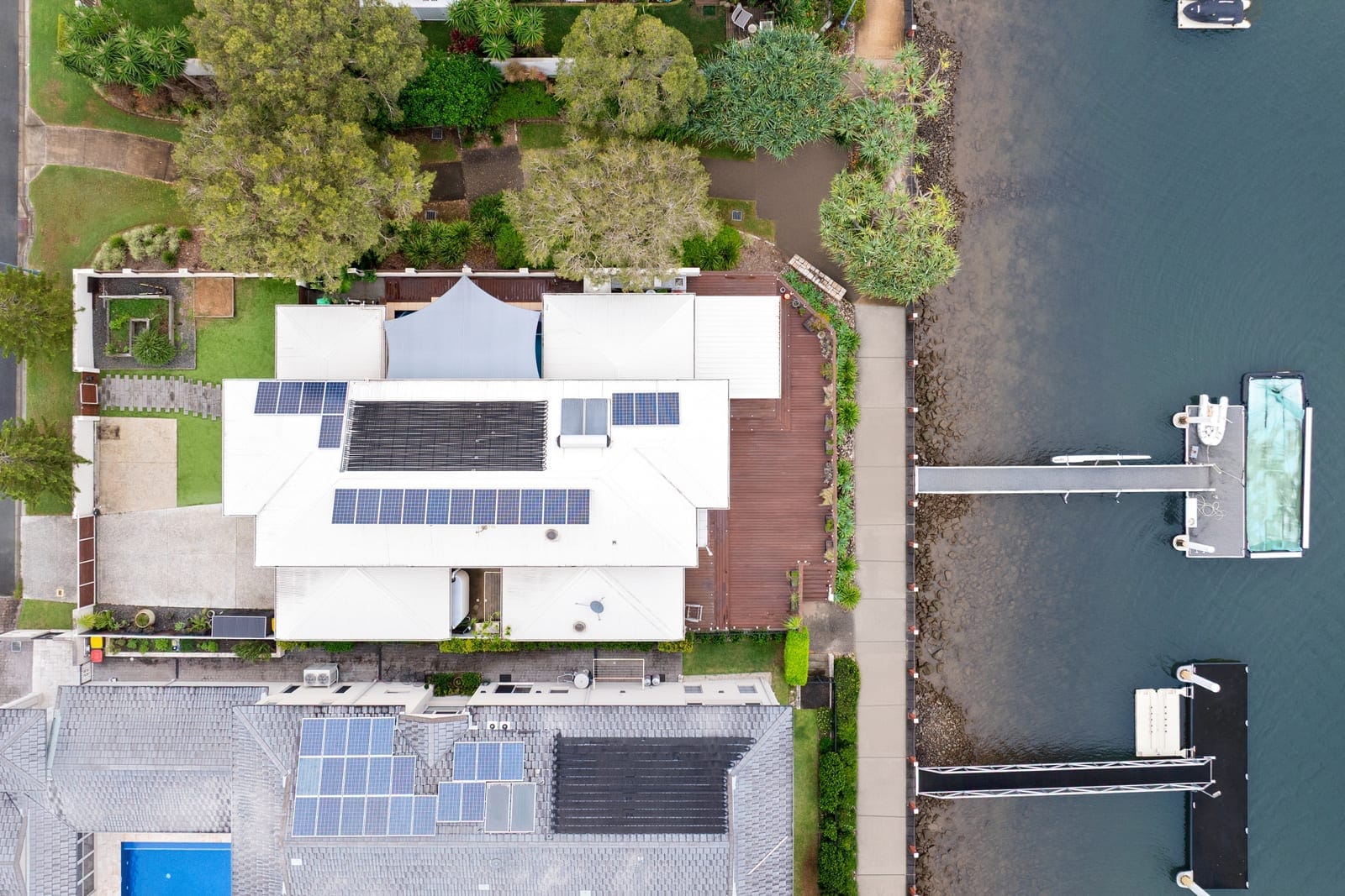18m River Frontage: North East Waterfront Entertainer!